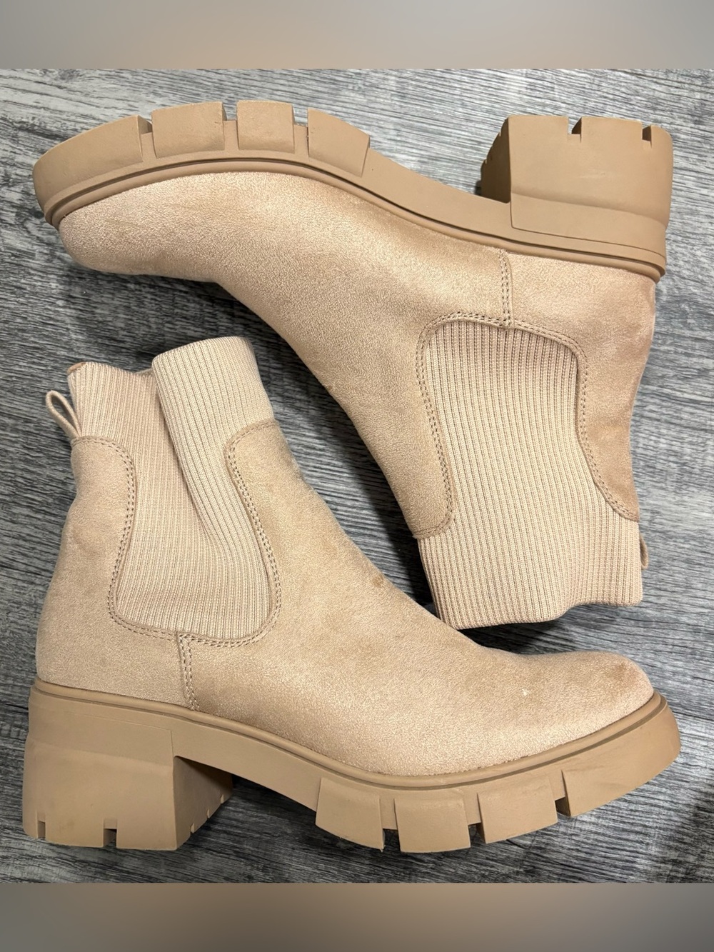 Redtop Beige Chunky Lug Sole Chelsea ankle Boots Sock Booties Size 9